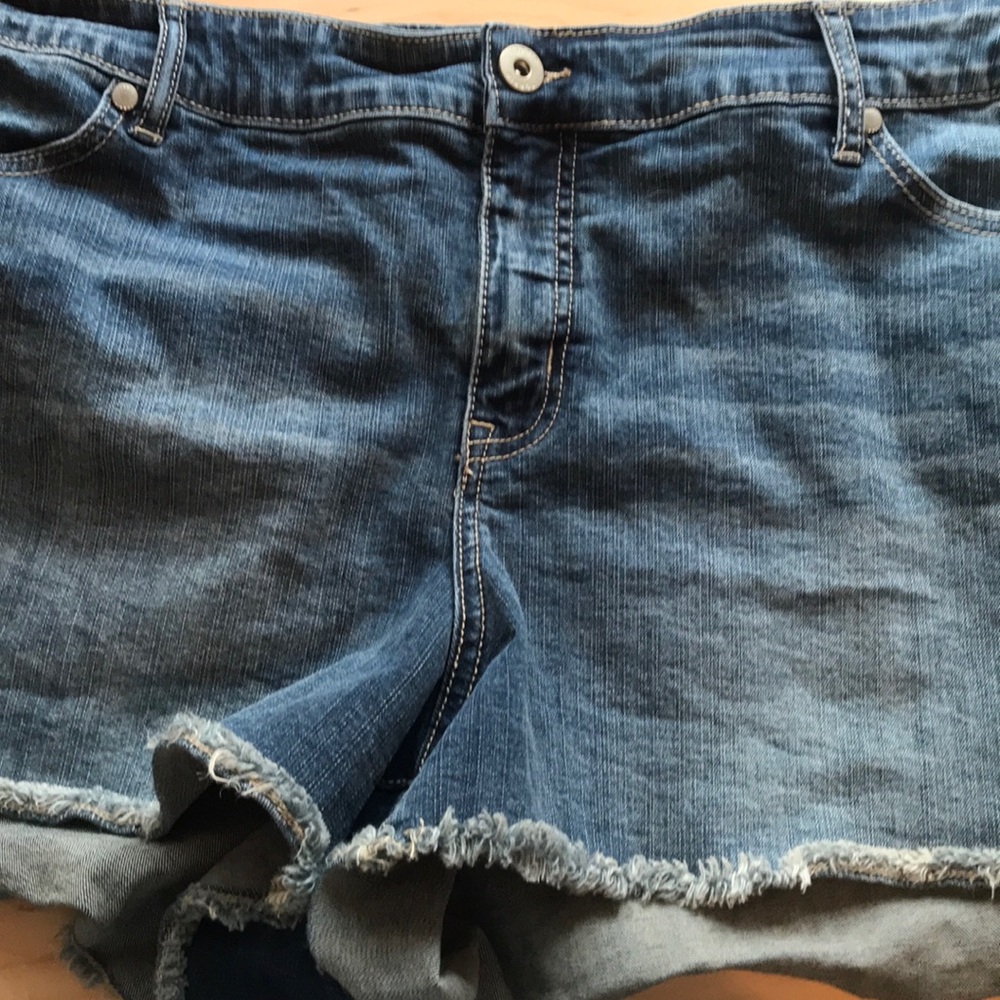 MOVING SALE- MAKE AN OFFER Torrid Jean Shorts 4X